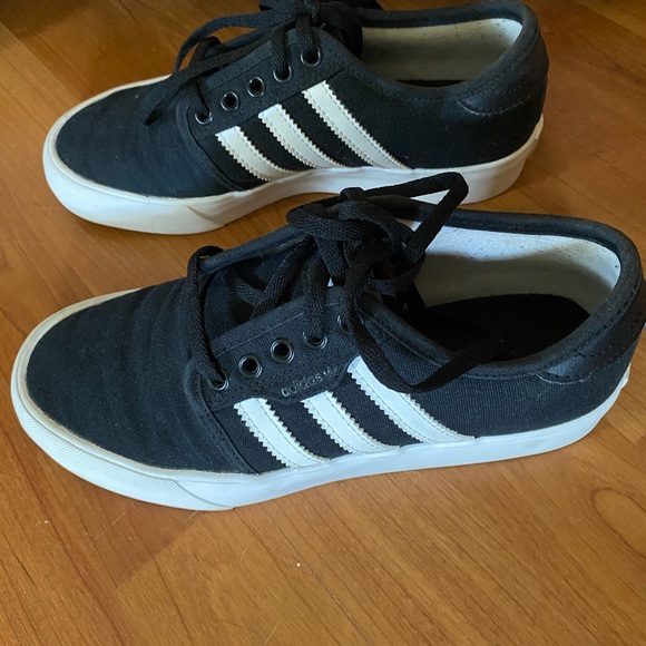 EUC Adidas sneakers - Picture 6 of 7